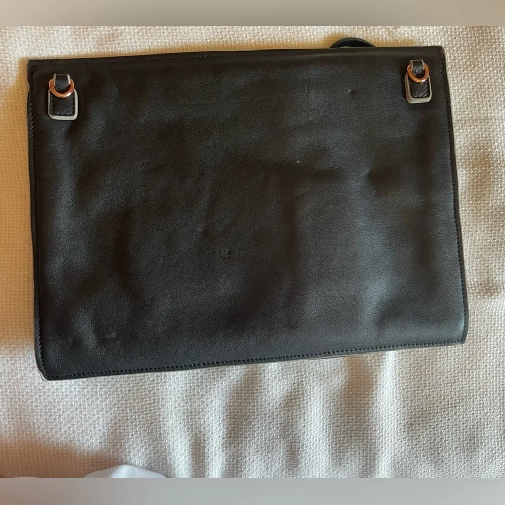 Punchcase by Leslie Hsu tablet case with built in charger.NWOT